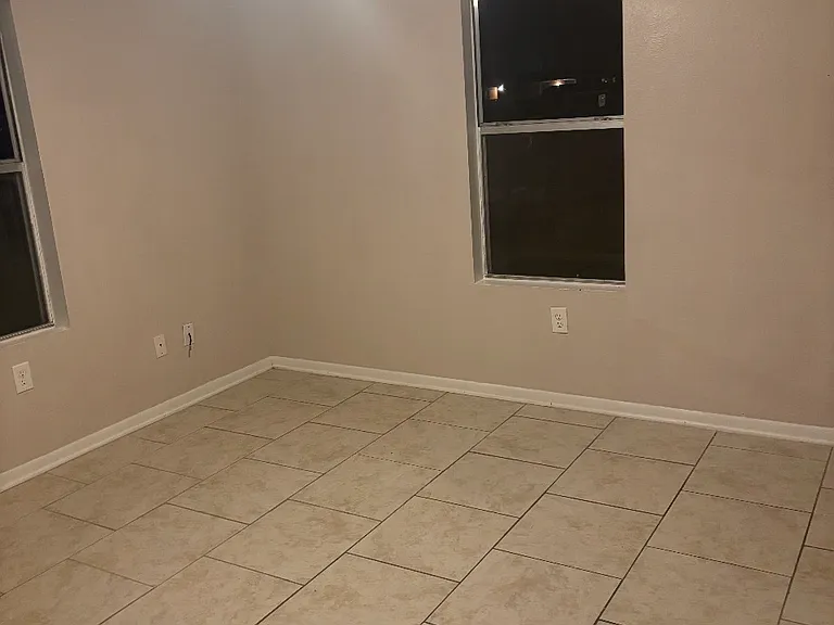 988 Asheville Dr — Photo 5