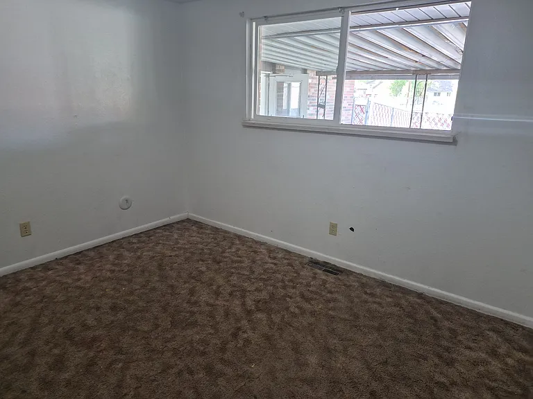 1202 S Coffman St — Photo 3