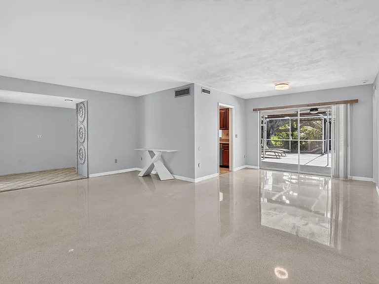 200 NW 11th Ave — Photo 19