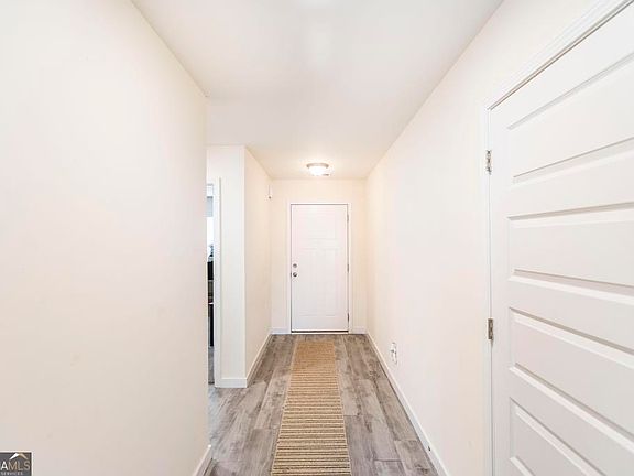 4th image of 10 Cole Dr