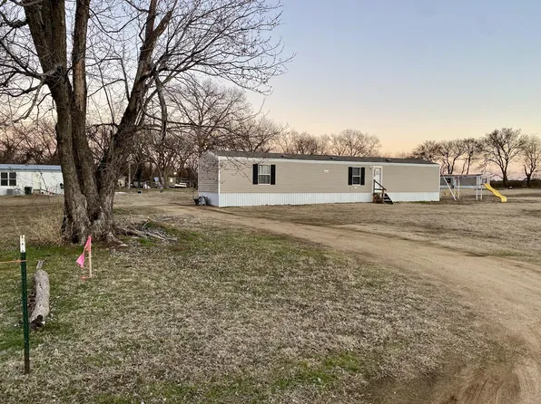 204 S 18th St, Mannsville, OK 73447