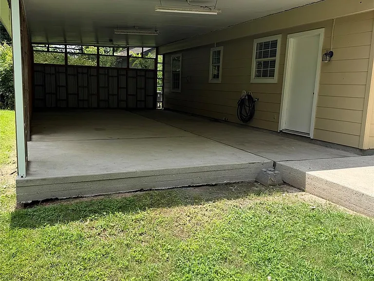 1005 E Main St — Photo 5
