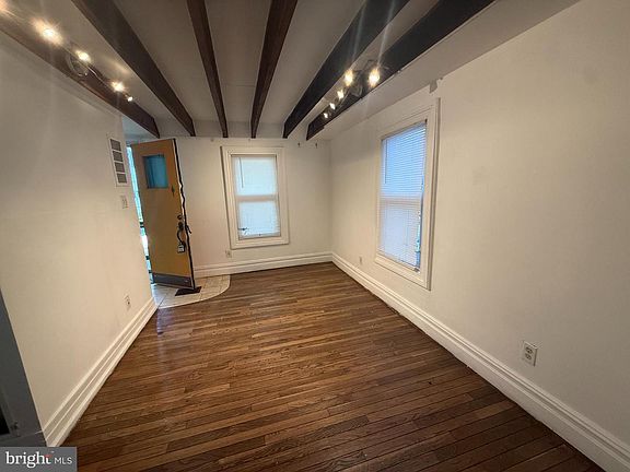 5th image of 165 John St