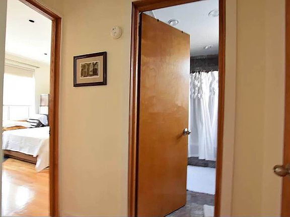 4th image of 106 W 69th St APT 9C
