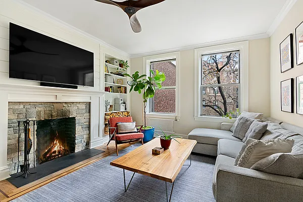 Sold by Compass | media 22