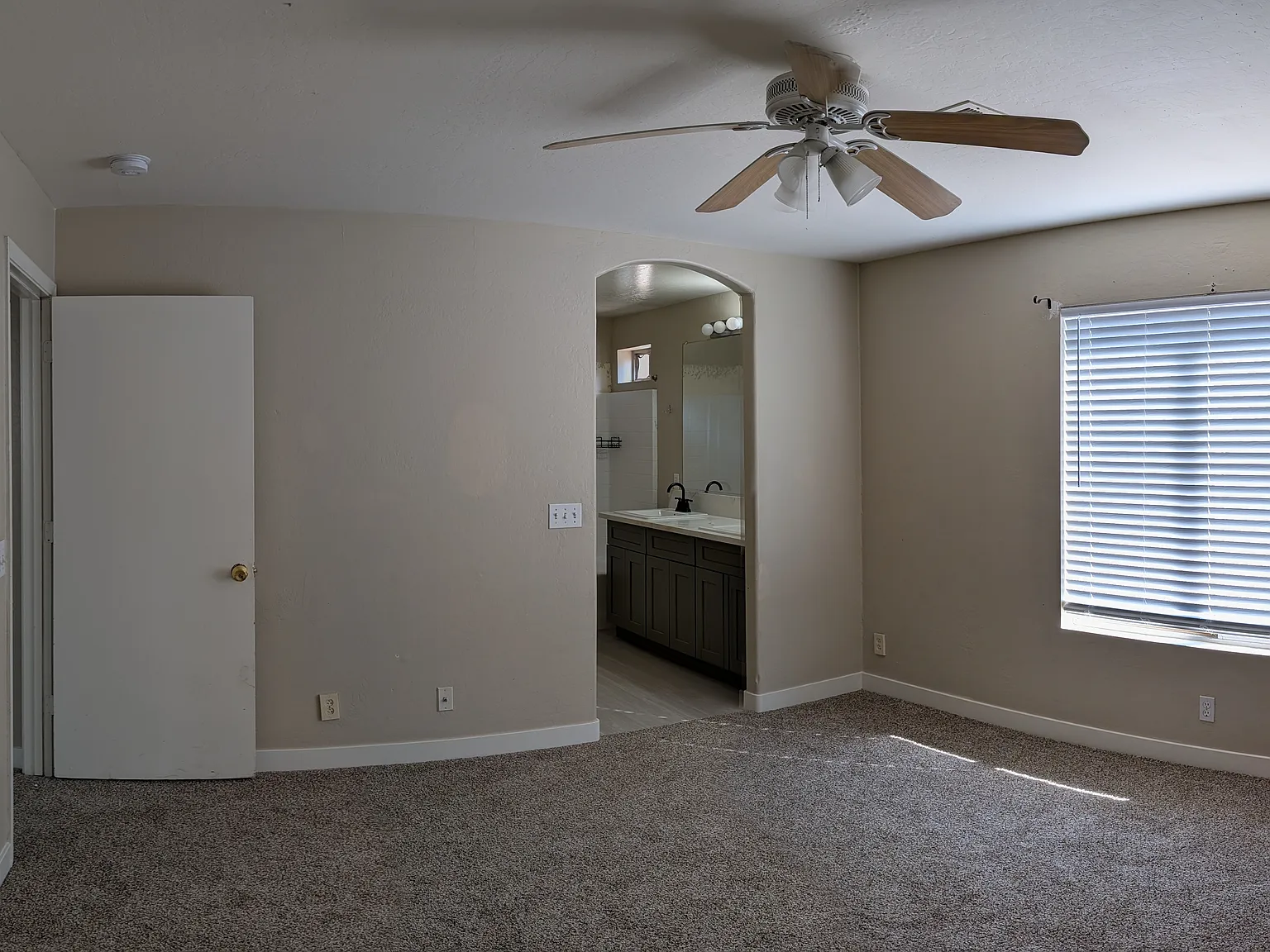 4 bed, 1693 sqft, $2,400 — Photo 4