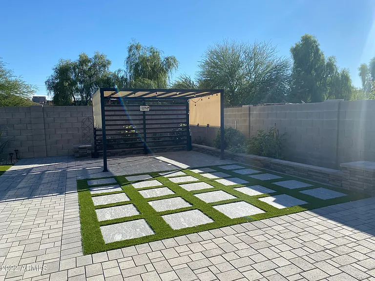 2119 W Betty Elyse Ln — Photo 24
