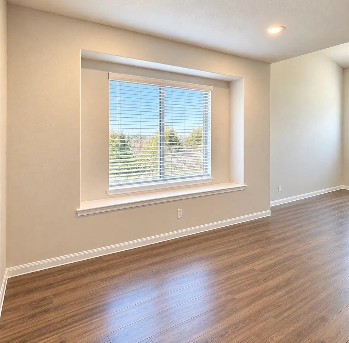 4 bed, 2.5 bath, 2302 sqft, $2,500 — Photo 4