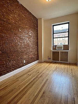 4th image of 36 W 75th St APT 4A