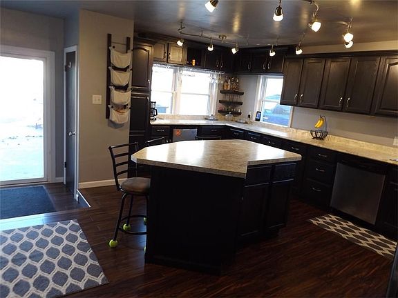 3rd image of 3124 1st Ave NW