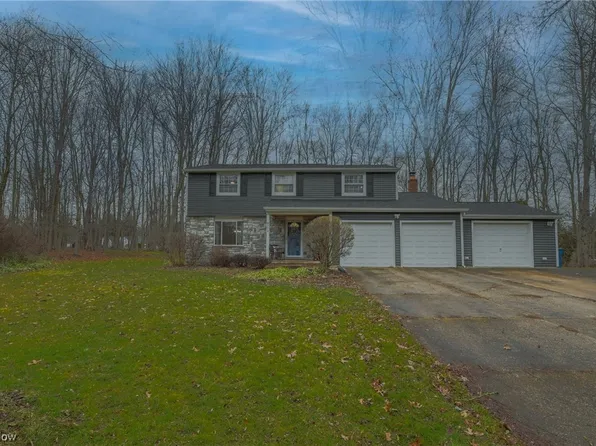 8774 Lawton Dr, Macedonia, OH 44056