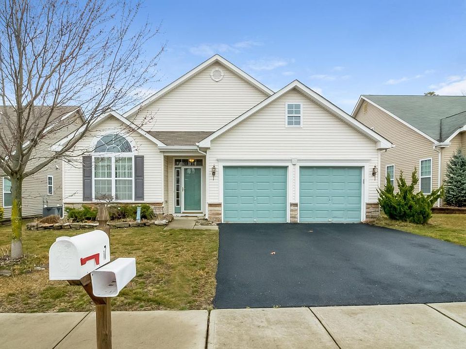 1st image of 17 Enclave Blvd