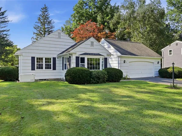 5 Duncott Rd, Fairport, NY 14450