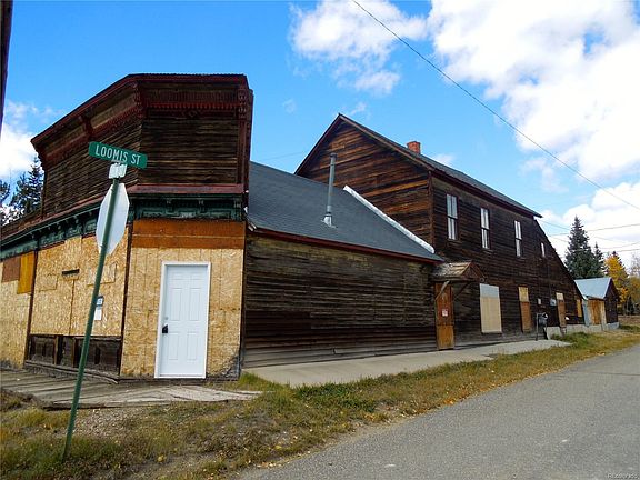 2nd image of 700 Elm St