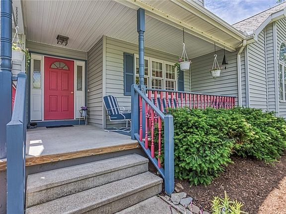 3rd image of 91 Stoessel Ave