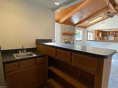 4 bed, 2.5 bath, 2609 sqft, $3,000 — Photo 4