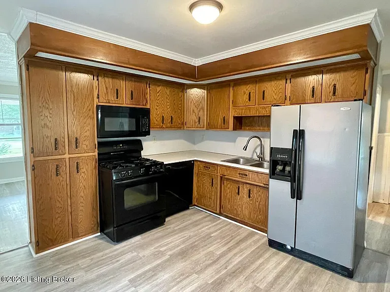 9207 Fenmore Ave — Photo 16