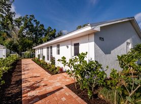 975 16th Pl, Vero Beach, FL