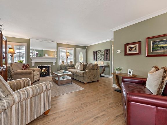 4th image of 2355 Thompson Pl