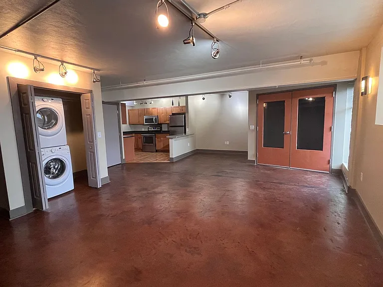 401 Campbell Ave SW — Photo 4