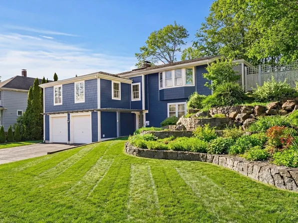 10 W Cottage St, Marblehead, MA 01945