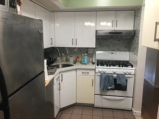 Rented by 18 REALTY | media 2