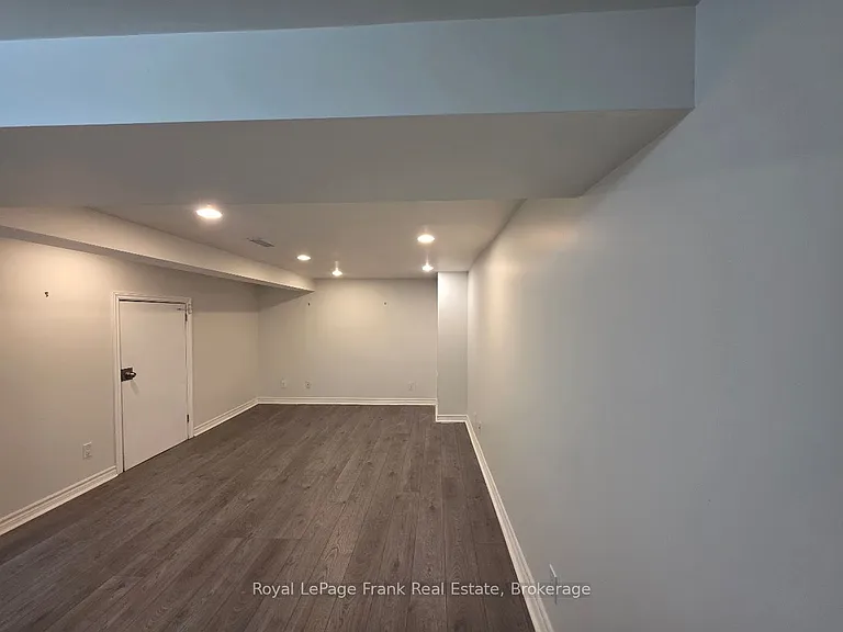 44 Billingsgate Cres — Photo 4