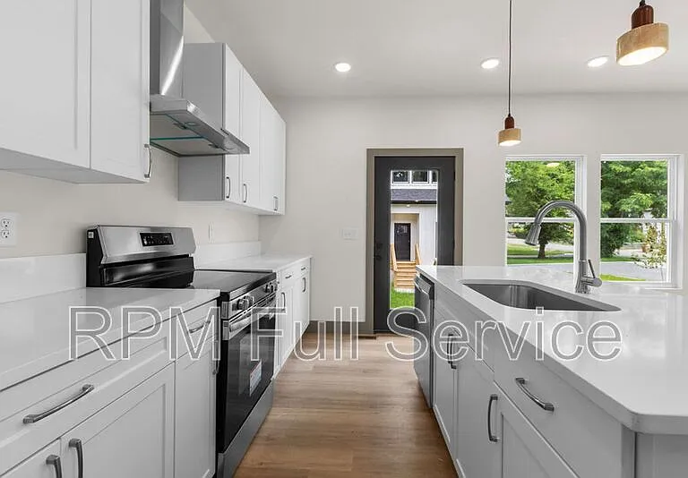 2400 Buchanan St — Photo 12