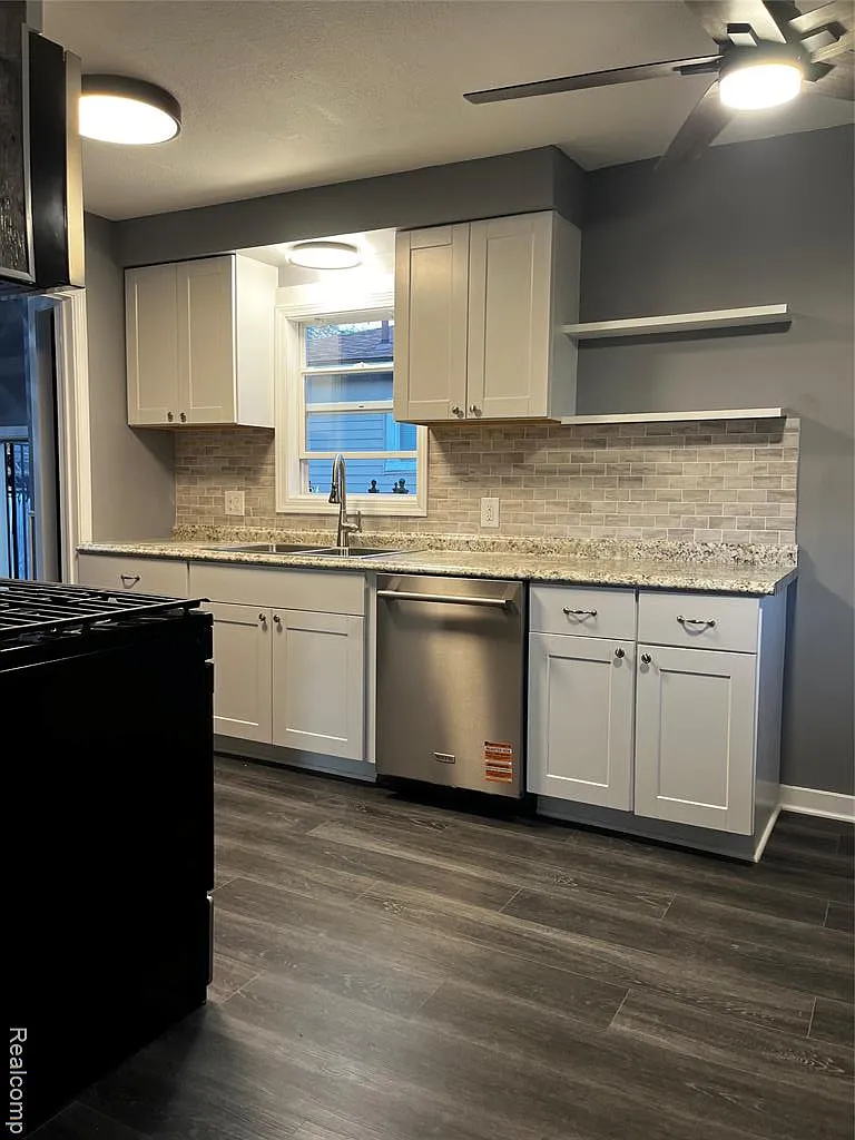 2 bed, 1.0 bath, 1552 sqft, $2,200 — Photo 3