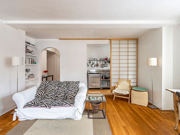 5th image of 299 W 12th St #D2