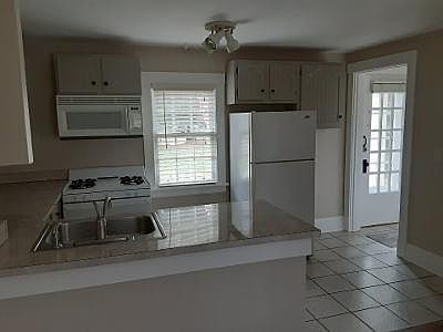 4th image of 6011 Belmont Ave #3