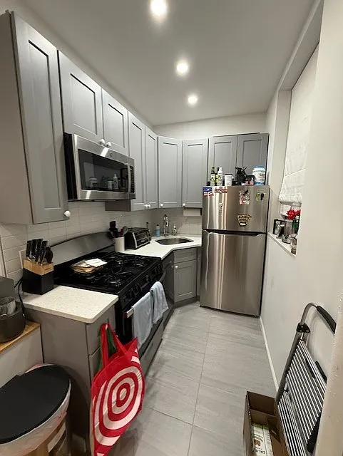 Building Photo - 307 E 78th St #4R