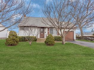 404 Buffalo Ave, Lindenhurst, NY 11757