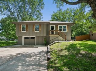 1506 Hawthorn Cir, Pleasant Hill, MO 64080