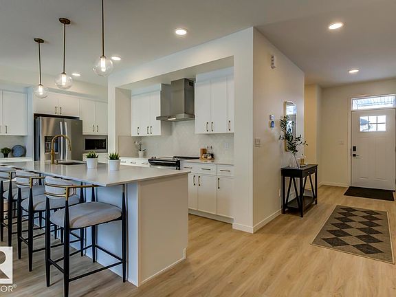 5th image of 87 Elsinore Pl NW