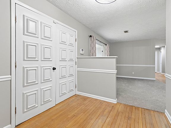 3rd image of 413 Reed Rd