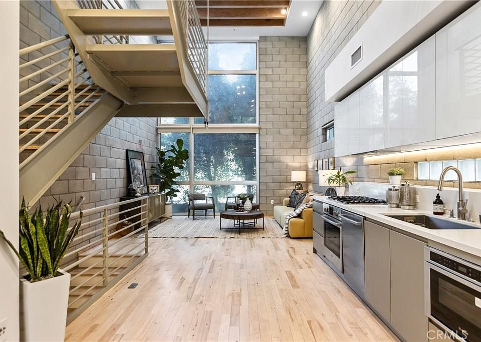 1st image of 3450 Cahuenga Blvd W APT 707