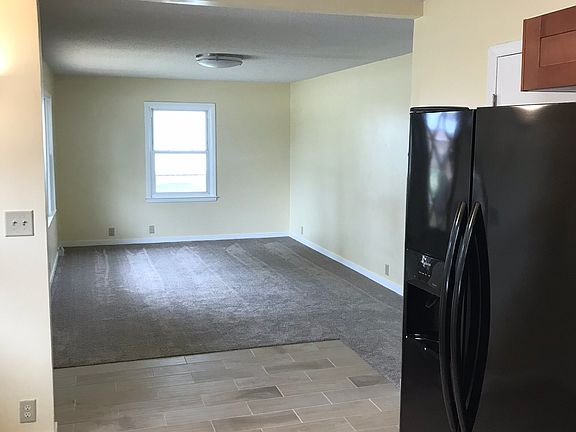3rd image of 905 M Ave
