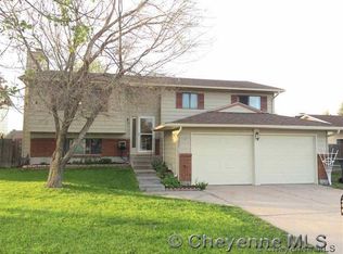 2332 Rockcrest Dr, Cheyenne, WY 82009