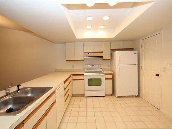 4th image of 18402 Aintree Ct #18402