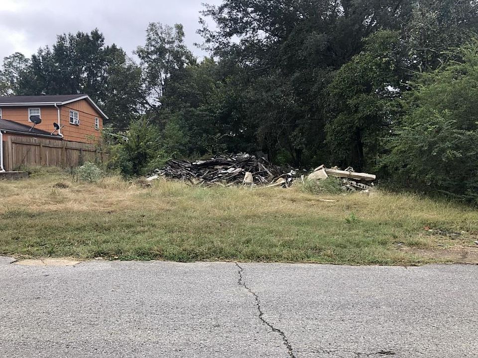 1st image of 921 E Baldwin Ave