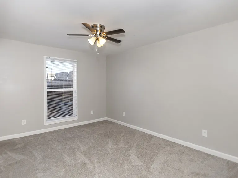 Ravenwood Apartments — Photo 13