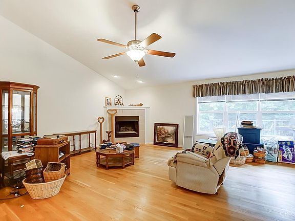 4th image of 734 Creekwood Bluffs Rd