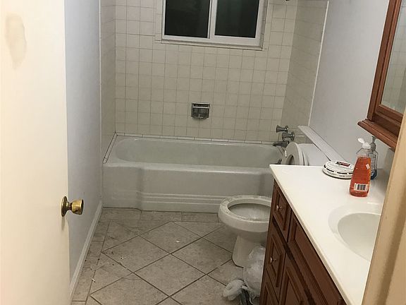 4th image of 953 N Catherine St
