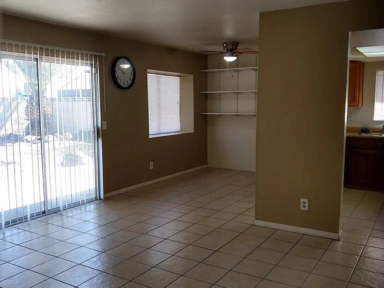513 E Rolly St — Photo 19