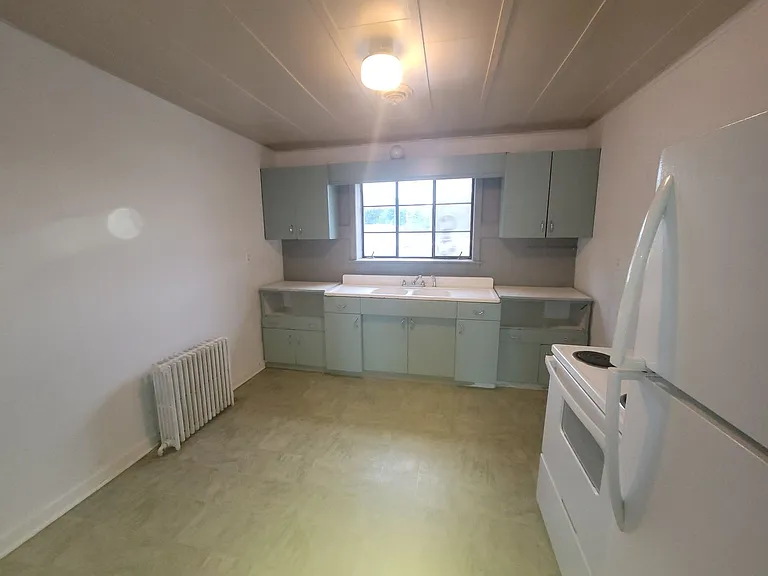 934 Wood St — Photo 2