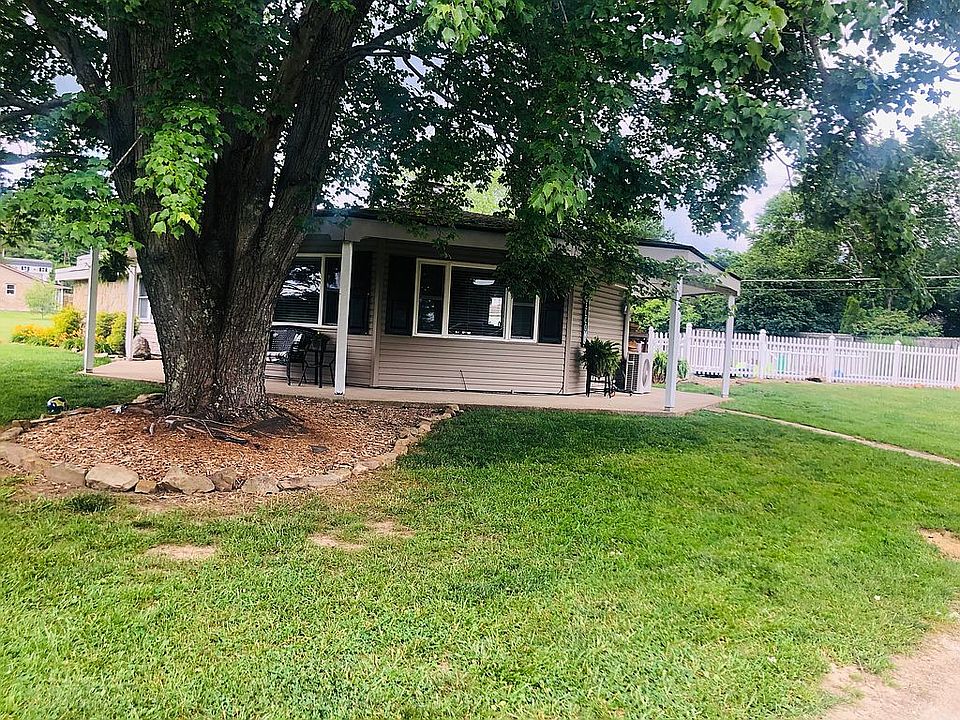 1st image of 258 Country Club Dr