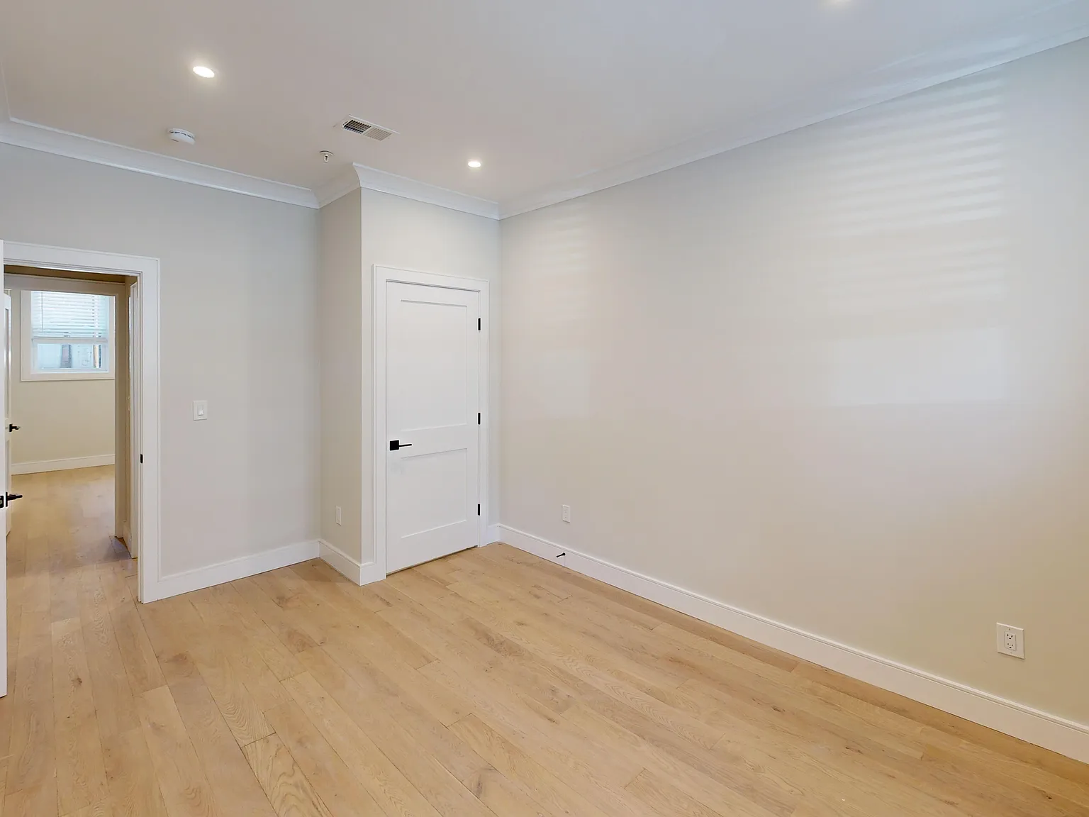 4 bed, 1200 sqft, $5,150 — Photo 4