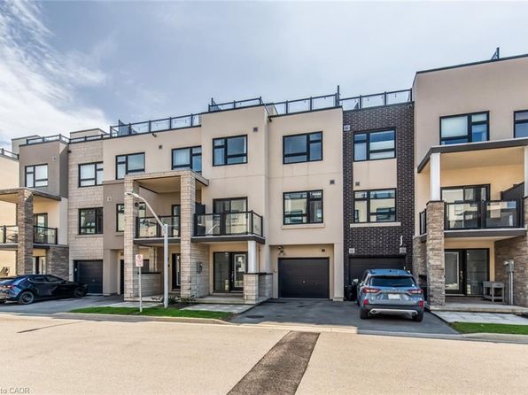 1121 Cooke Blvd #32, Burlington, ON L7T 0C3