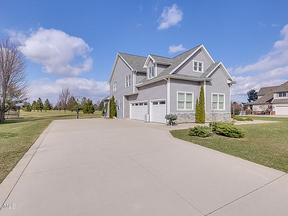 5th image of 940 Fairway Ln